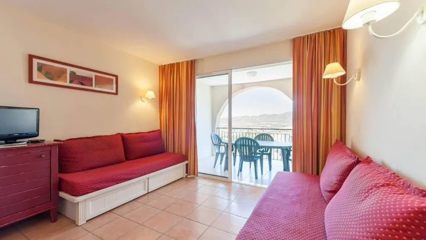 Apartment with terrace & pool | Pets are welcome - Image 1