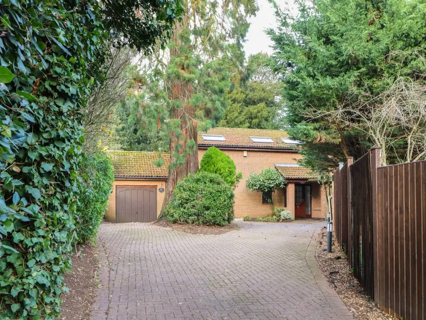 Family-oriented lovely cottage with garden | Pets are welcome - Image 1