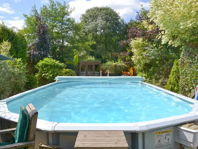 Cottage with garden, jacuzzi & sauna | River view - Image 1
