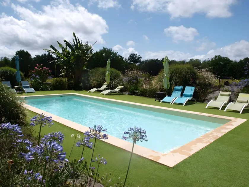 Family-friendly cottage with BBQ, terrace & pool | Garden view | Dogs allowed - Image 1