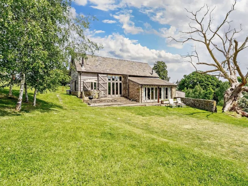 Fully equipped nice cottage with garden | Pets allowed - Image 1