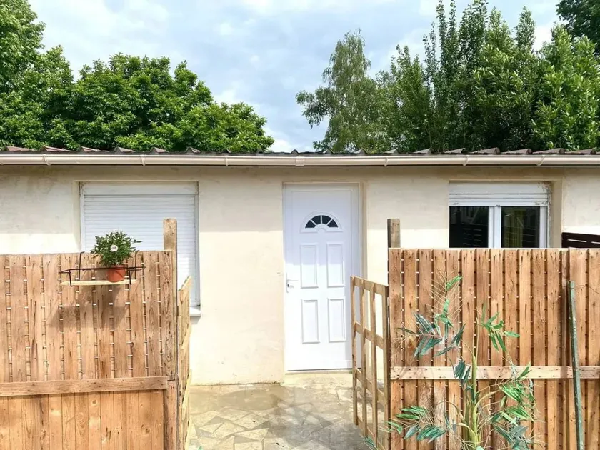 Holiday home with terrace - Image 1