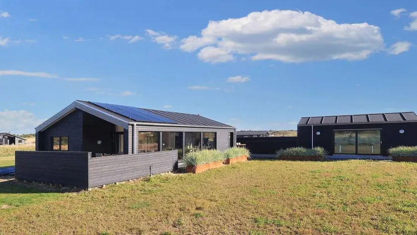 Holiday home with sauna & hot tub - Image 1