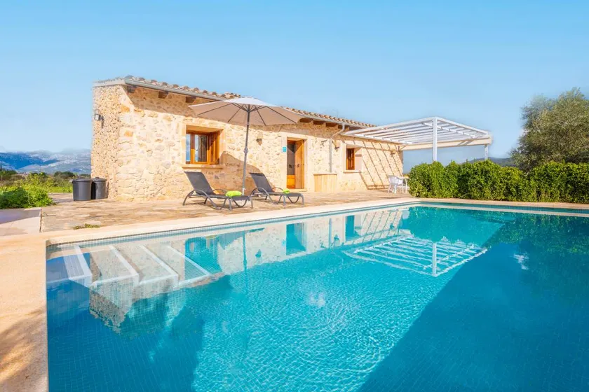 Villa with terrace & private pool - Image 1