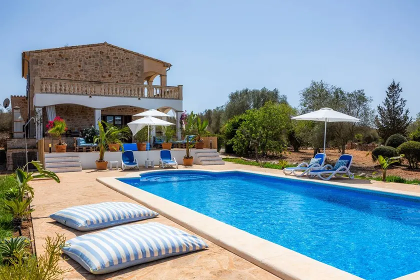 Finca adaptée aux familles avec jardin, piscine privée et terrasse | Vue montagne | Parfaite pour le travail à distance - Image 1