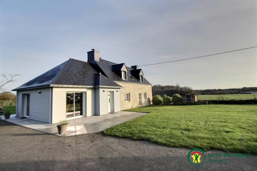Gite with garden, terrace & jacuzzi - Image 1