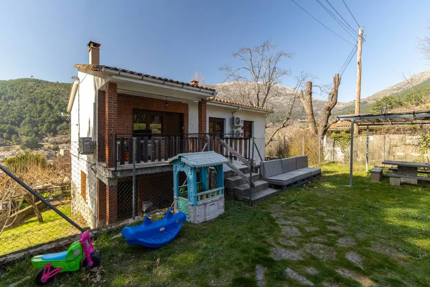 House with BBQ, terrace & garden | Mountain view - Image 1