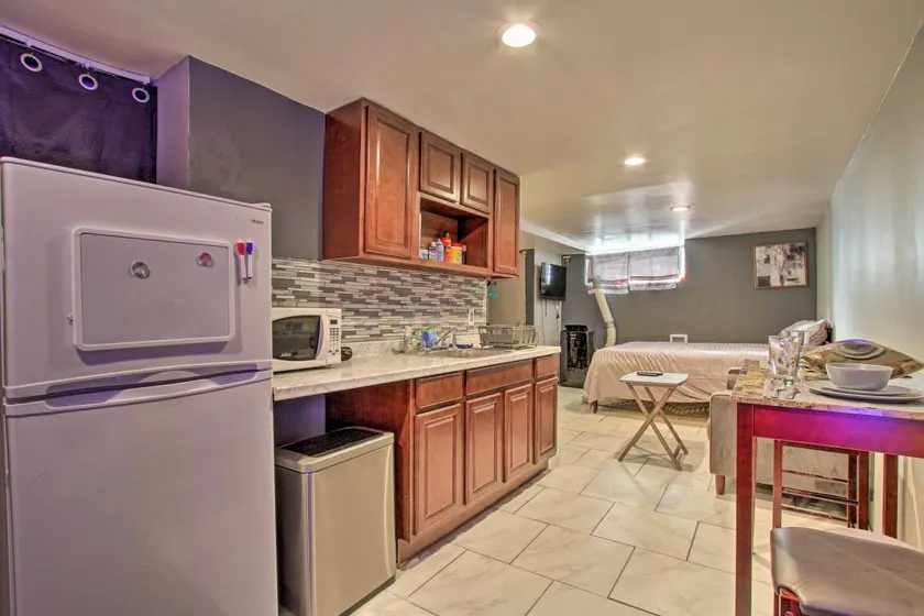 Philly Studio with Indoor Hot Tub 7 Mi to Dtwn - Image 1