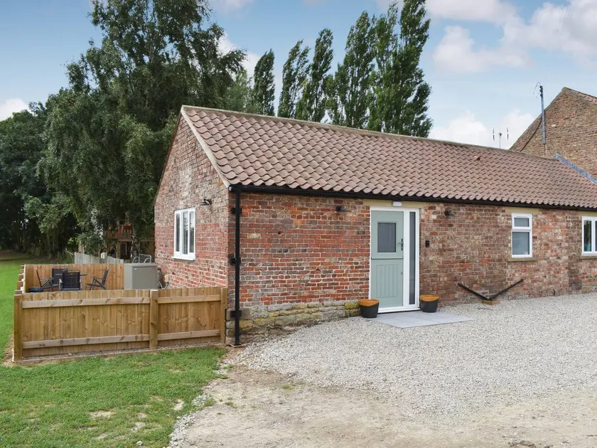 Family-oriented beautiful cottage with garden | River view - Image 1