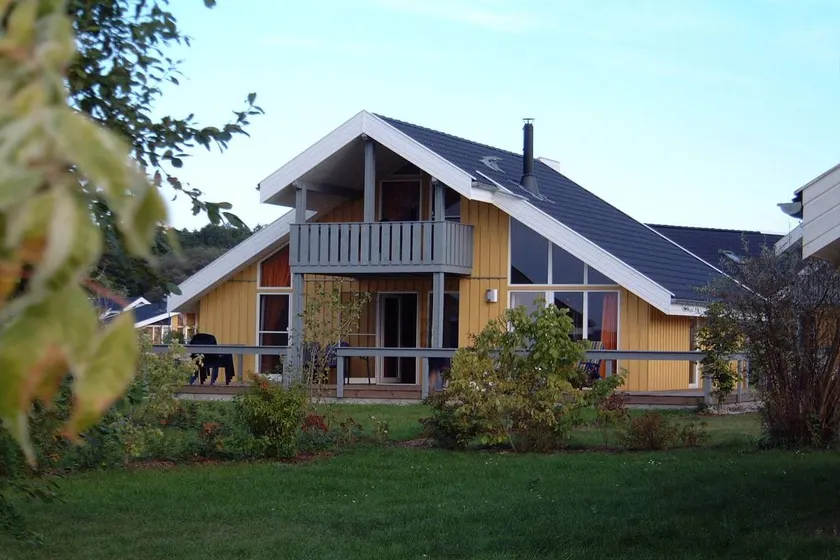 Children-friendly charming holiday home with barbecue, sauna & hot tub | Next to the beach - Image 1