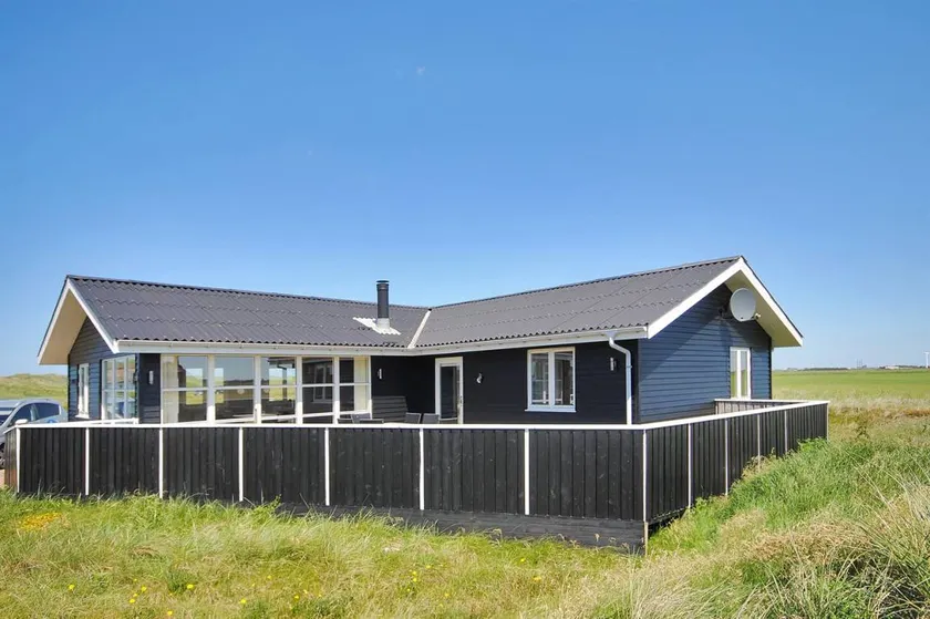 House with terrace, sauna & hot tub - Image 1