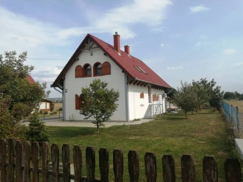 Flat with garden & BBQ | Pets allowed - Image 1