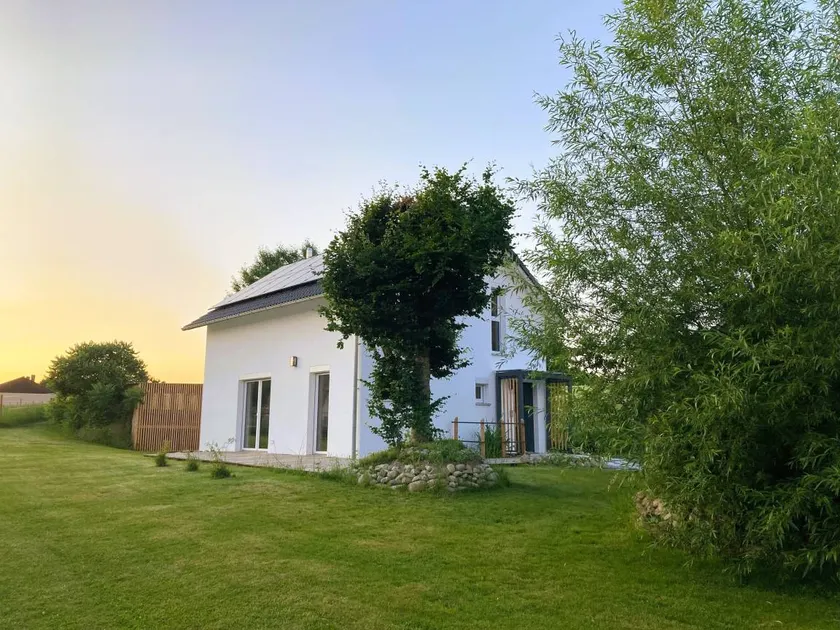 House with terrace, garden & barbeque | Garden view - Image 1
