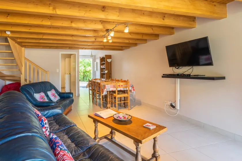 Holiday Home 'Chèvrefeuille' with Shared Pool, Private Terrace and Wi-Fi - Image 1