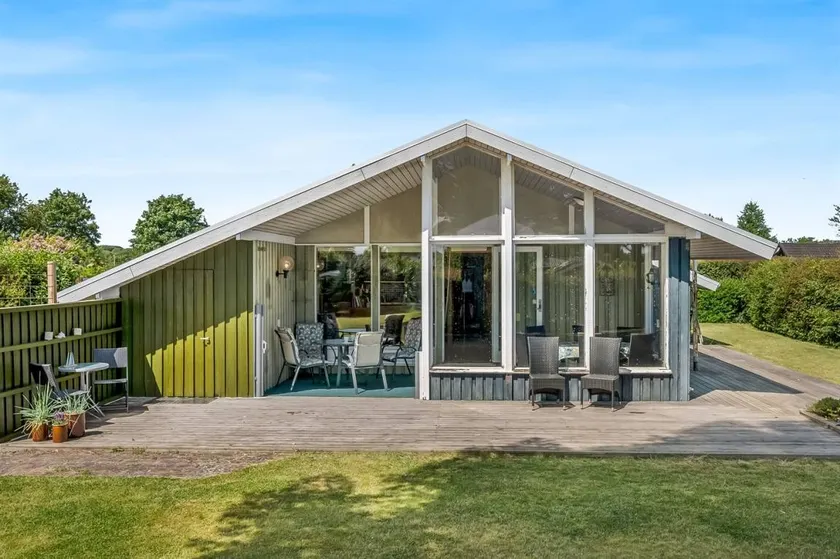 Holiday home with terrace, garden & BBQ - Image 1