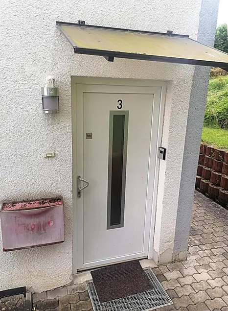 Flat with garden & terrace - Image 1