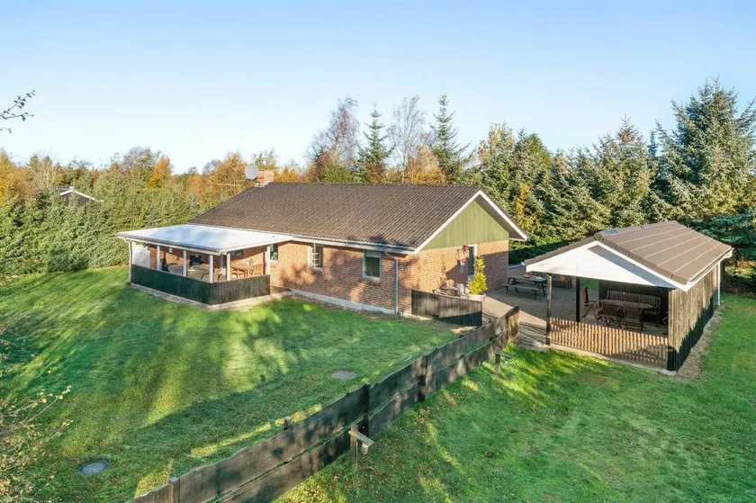 House with terrace & BBQ - Image 1