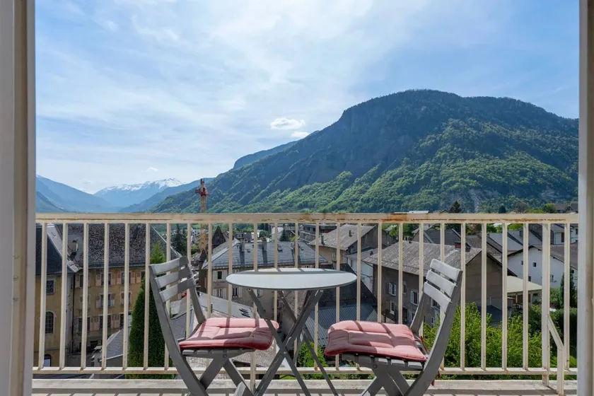 Flat | Mountain view - Image 1