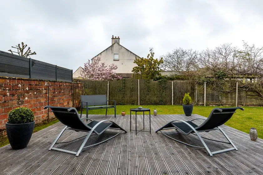Fully equipped pleasant holiday home with jacuzzi, sauna & garden | Garden view - Image 1