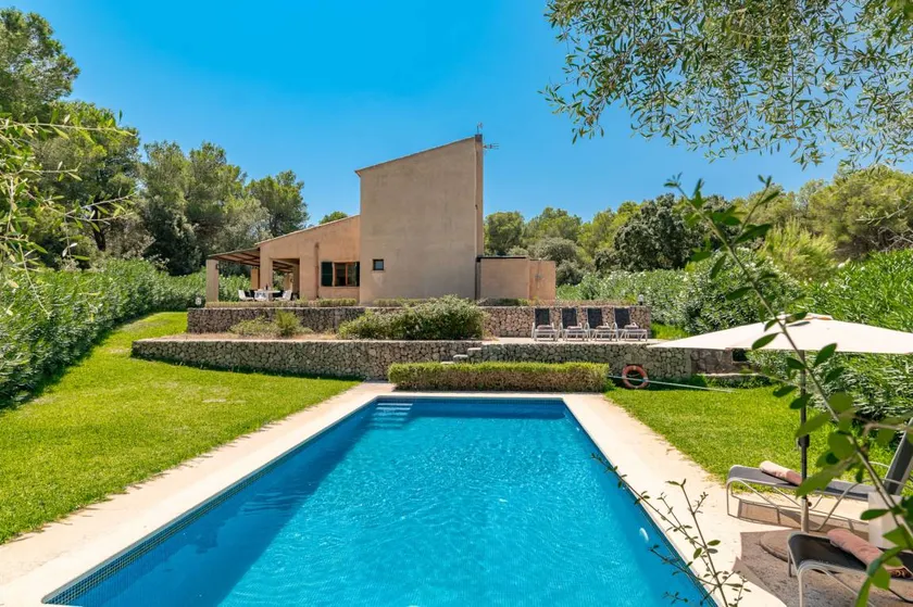 Villa with garden, barbeque & terrace - Image 1