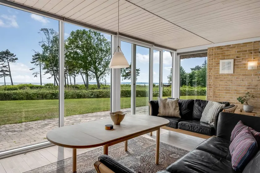 Child-friendly spacious holiday home with jacuzzi, sauna & barbecue | Sea view - Image 1