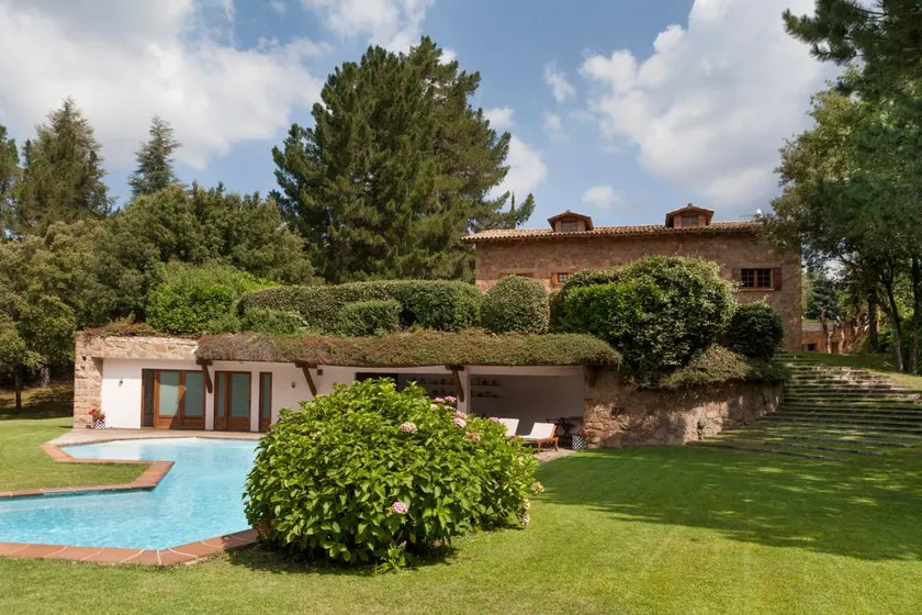 Child-friendly house with terrace, barbeque & private pool | Mountain view | Pets allowed - Image 1