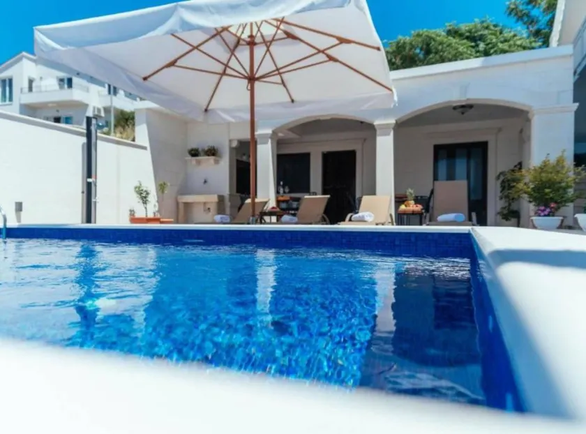 Charming studio with barbecue, pool & garden - Image 1