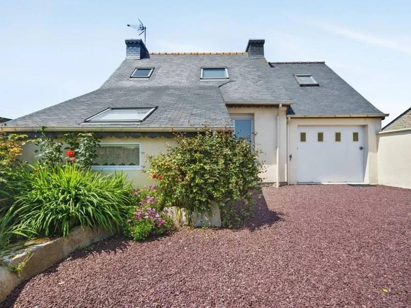 Charming 6-Person House on Ile Grande, 200m from Beach, with WIFI and Parking - Image 1