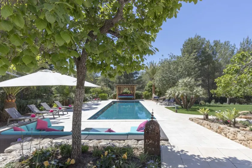Villa with garden, private pool & terrace - Image 1