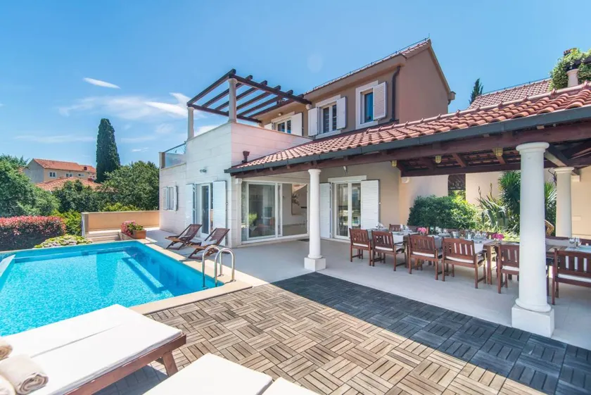 Villa with barbeque - Image 1