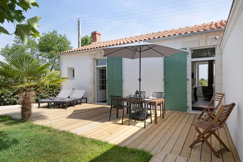 House with terrace, garden & barbecue | Garden view - Image 1