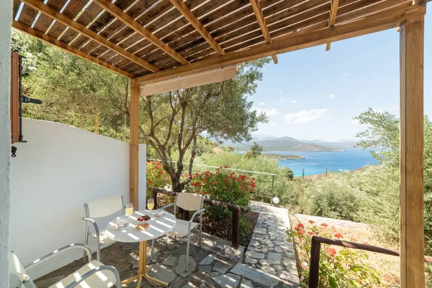 Studio with terrace & pool | Garden view - Image 1