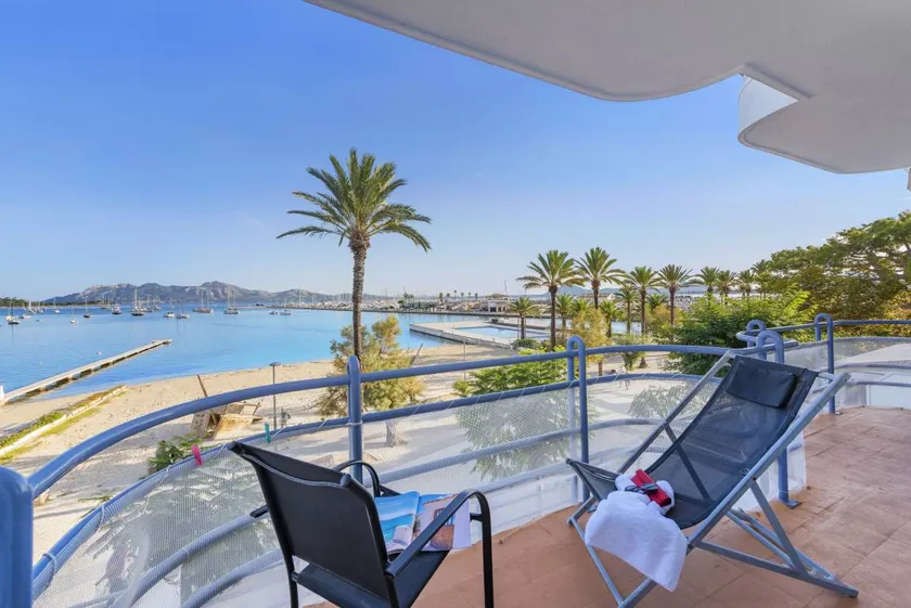 Fully equipped holiday apartment with terrace | Next to the beach - Image 1
