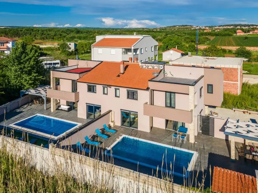 Casa con barbacoa, piscina privada y terraza | Se admiten mascotas - Image 1