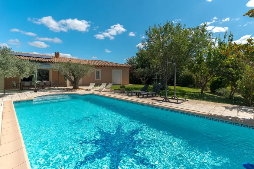 House with BBQ, garden & private pool | Garden view - Image 1