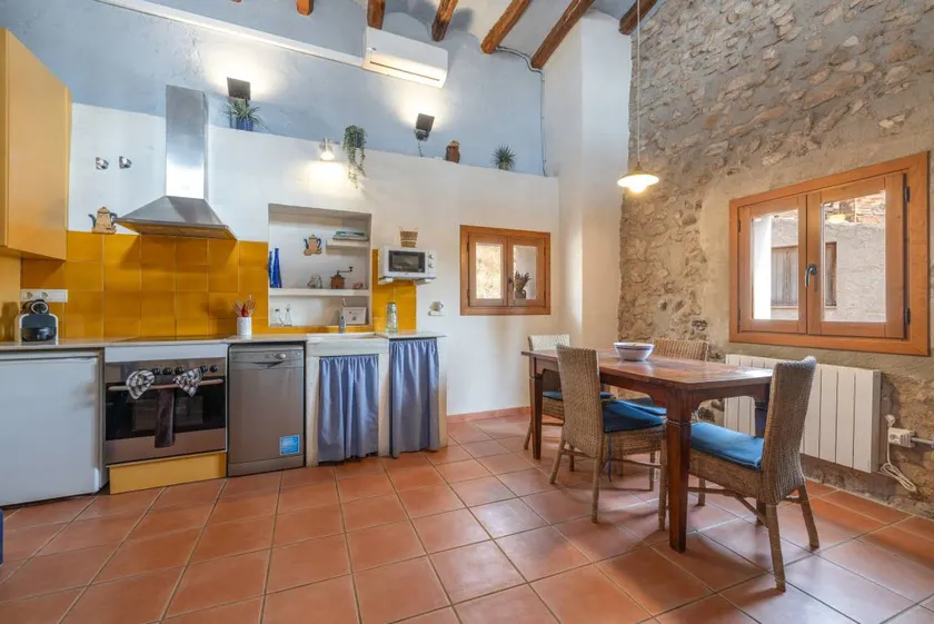 Children-friendly pleasant house with terrace & BBQ | Mountain view | Pet-friendly - Image 1