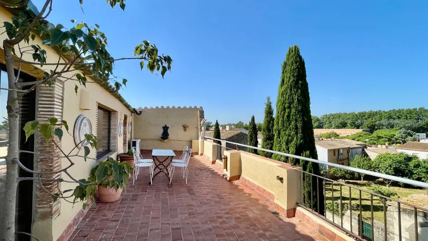 Apartment 'Apartaments Can Gibert - Albera' with Private Terrace, Wi-Fi and Air Conditioning - Image 1
