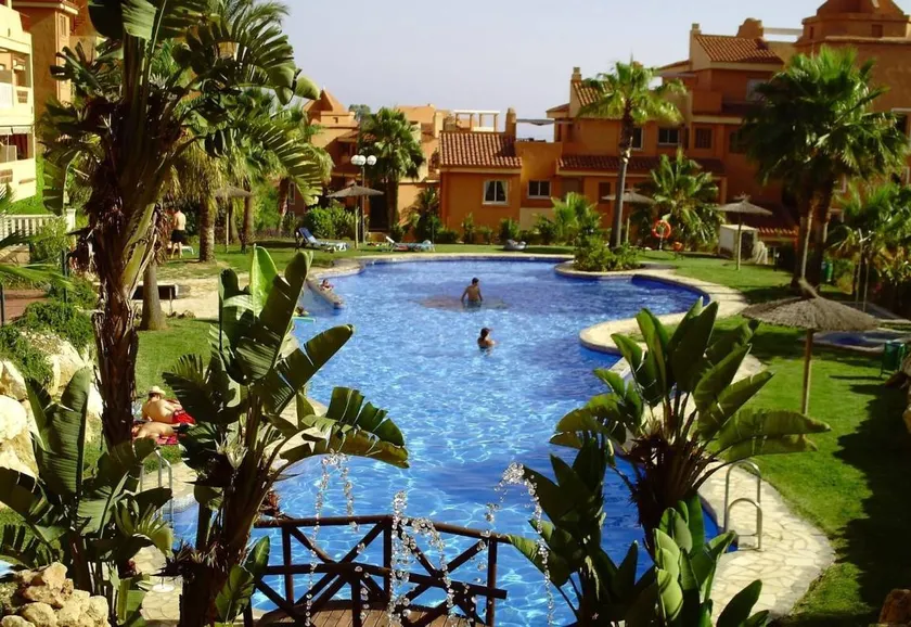 Fantastico appartamento con piscina, terrazza e giardino | Vista sul giardino - Image 1