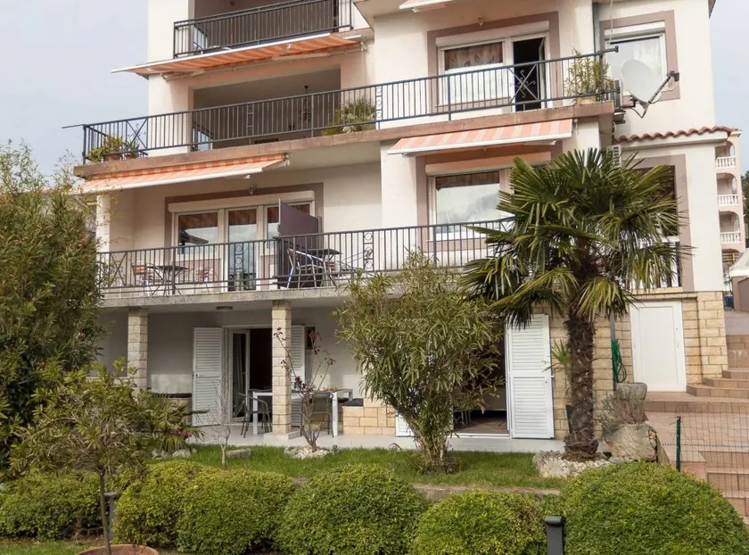Beachfront Crikvenica Apartments With Sea View - Image 1