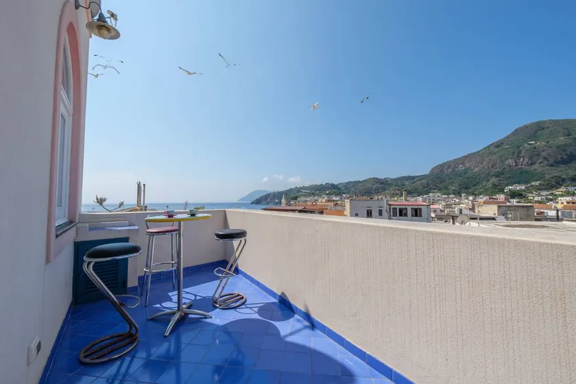 Chambre privée avec internet haut débit et terrasse | Vue ville - Image 1