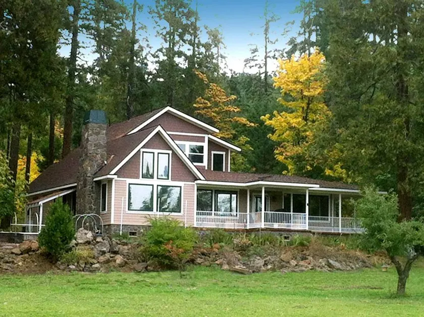 Luxury Cabin Rental in the Cascade Mountains near Crater Lake, Southern Oregon - Image 1