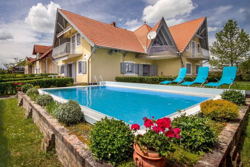 Studio mit Pool, Garten und Terrasse - Image 1
