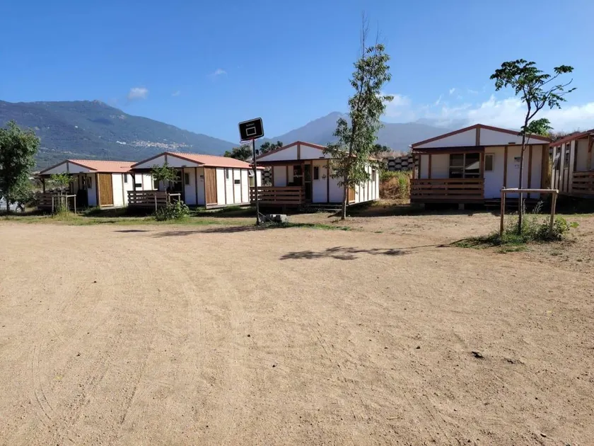 Camping-Unterkunft mit 2 Schlafzimmern für 99 Personen - Image 1