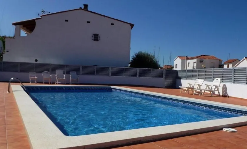 House with garden, terrace & barbeque | Panoramic view - Image 1