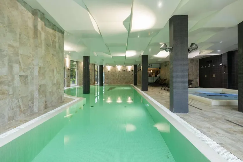 Su kowskiego 4C Ko obrzeg Stylish Studio Air Conditioning Sauna Swimming Pool - Image 1