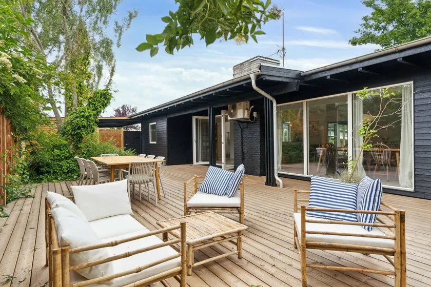 House with garden, barbeque & terrace - Image 1