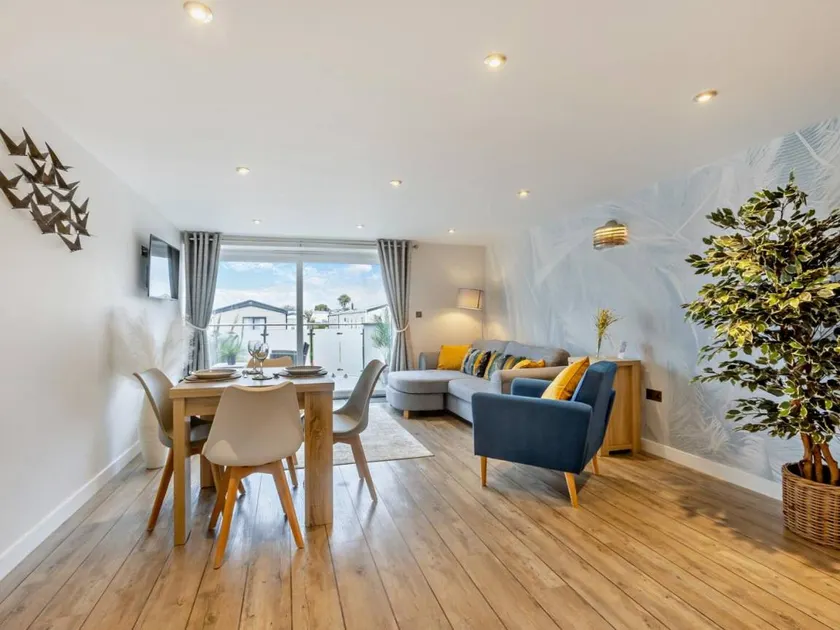 Apartamento vacacional totalmente equipado con jacuzzi y jardín | Admite perro - Image 1