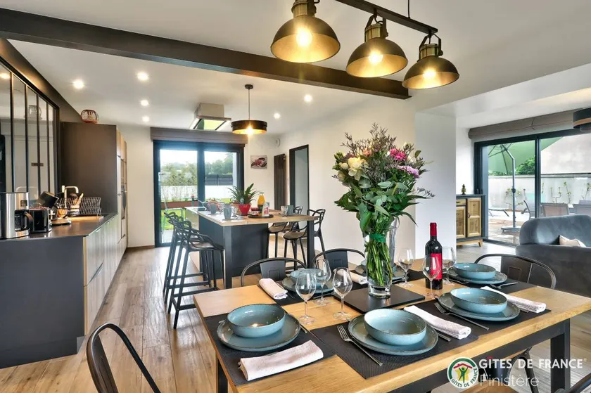 Grand gîte avec terrasse, barbecue et jardin | Vue mer | Plage à proximité - Image 1