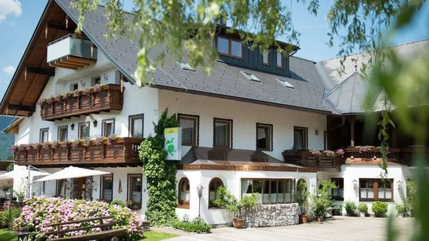 Family-oriented holiday apartment with garden & pool | Pets are welcome - Image 1