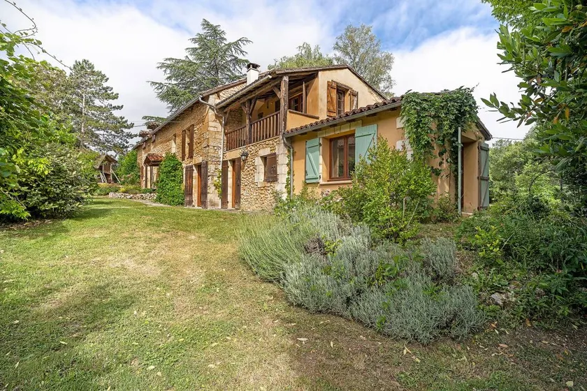 Holiday home with garden, BBQ & terrace | Garden view - Image 1